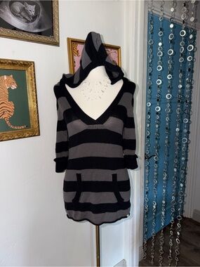 Vintage Y2K Striped Hooded V-Neck Sweater Tunic in Black and Gray